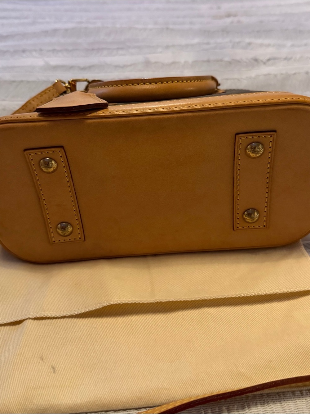 LOUIS VUITTON Authentic Monogram Alma BB - Picture 6 of 16